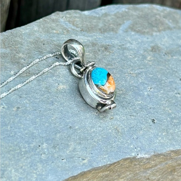 Spiny Oyster, Turquoise Poison Necklace - Picture 2 of 16